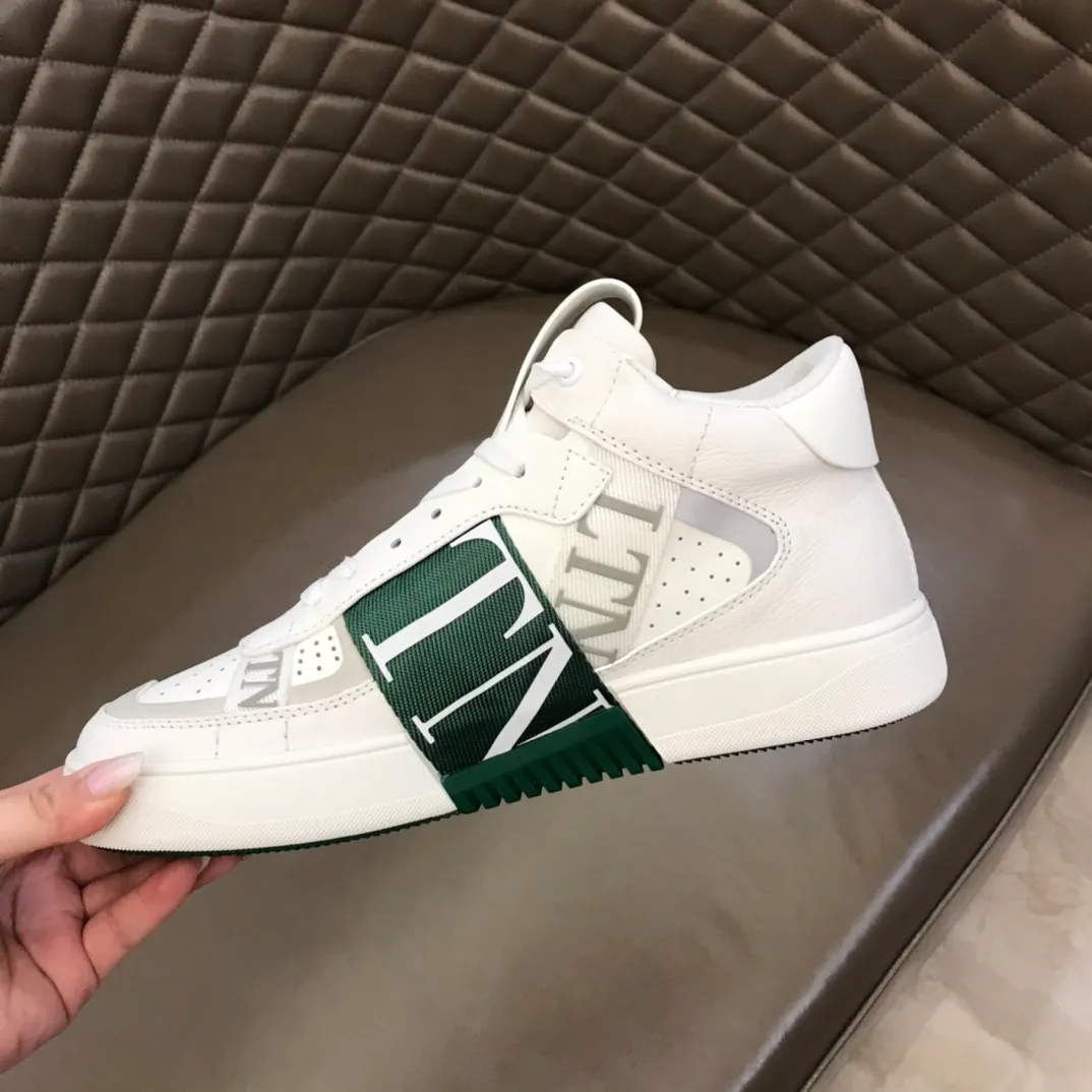 p480 "VALETINO**" new high-top 🆕 calfskin lace-up sneakers. No man should be able to refuse these shoes. The classic color scheme is so handsome! Purchase a high-precision replica of the original version to instantly sell off the market currency! 6 VLTN logo rubber effect straps - Valentino Garavani Logo printed on the back and tongue, all materials are customized to ensure quality! Size: 38-44